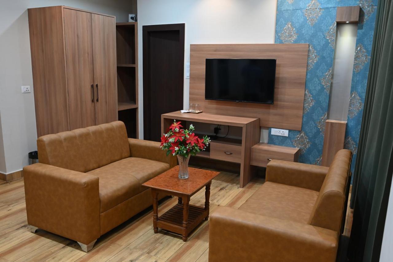 Hotel Olive Crown لاكناو المظهر الخارجي الصورة
